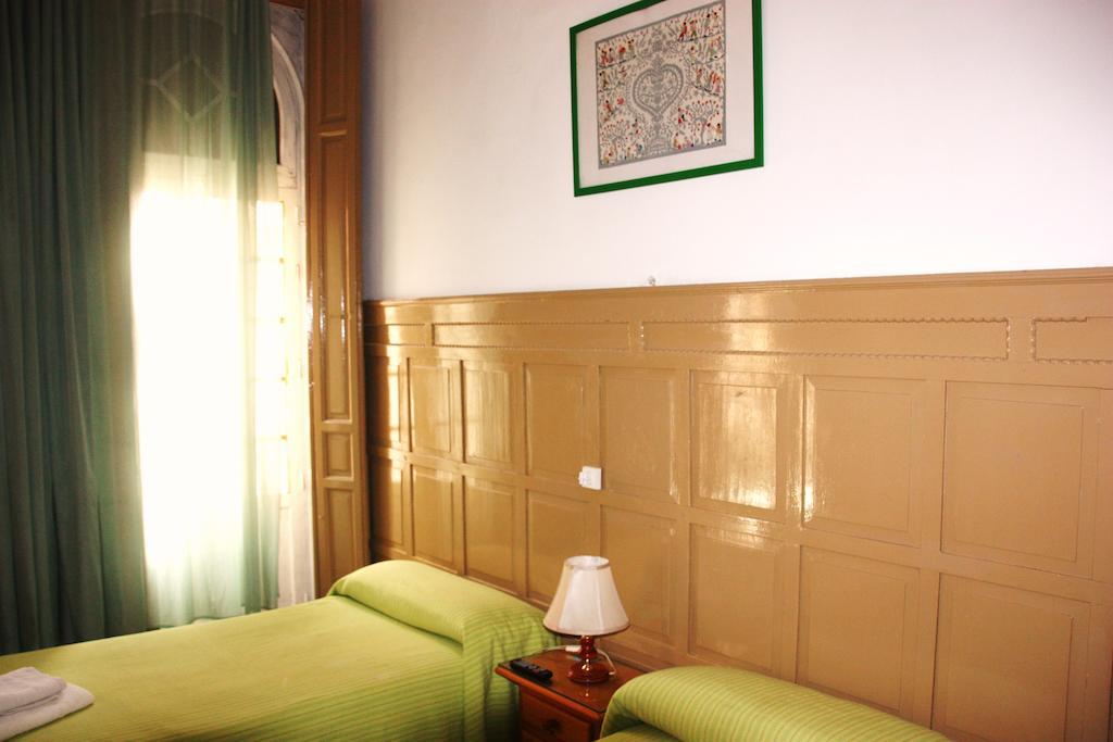 Hostal Union Campana Sevilla Bagian luar foto